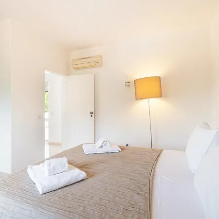 Villa Calmelo - Short Drive Away From Beaches Of Carvoeiro Benegil Albufeira
