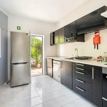 Villa Calmelo - Short Drive Away From Beaches Of Carvoeiro Benegil *