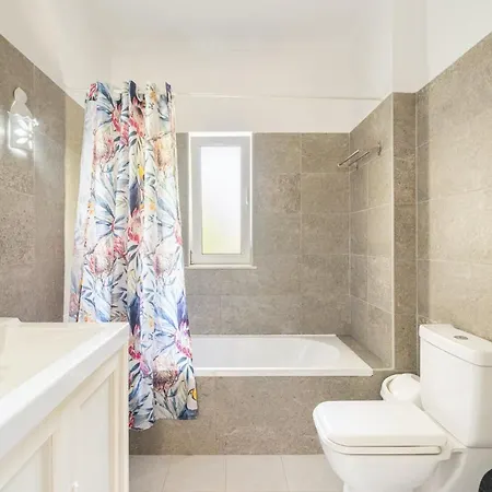 Villa Calmelo - Short Drive Away From Beaches Of Carvoeiro Benegil *